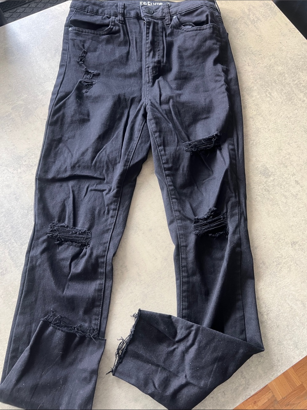 Woman Distressed Black Ripped Jeans - Classic Fit